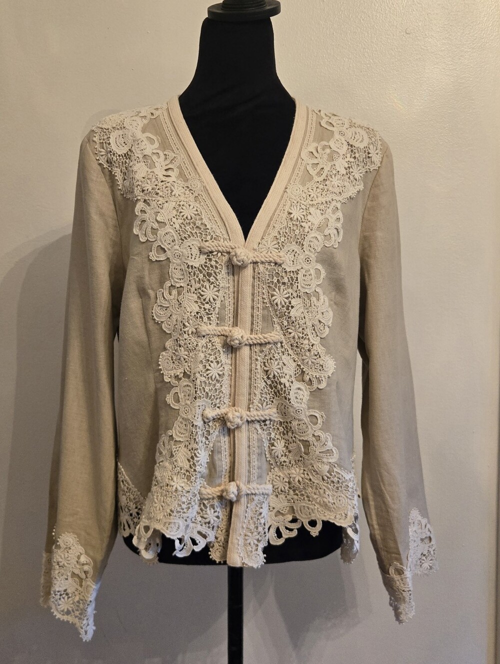 Pamela McCoy Linen Blend Tan Jacket With Lace And Frog Closure Large